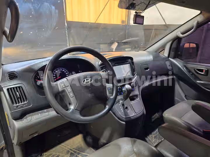 Hyundai Starex 2017 — 32