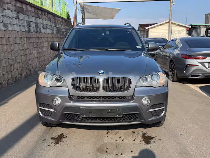 2011 BMW X5 (E70) — 2