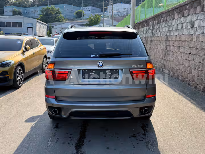 2011 BMW X5 (E70) — 5