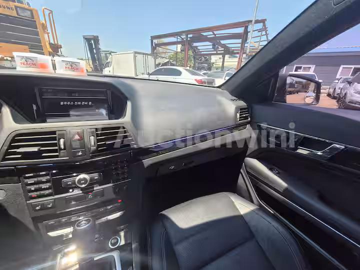 Mercedes Benz E Class 2011 — 12
