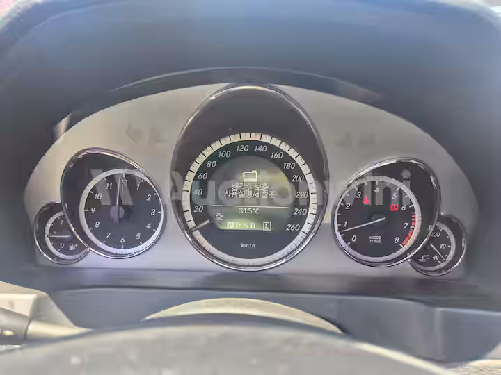 Mercedes Benz E Class 2011 — 14