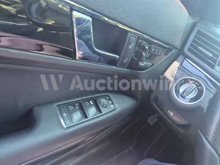 Mercedes Benz E Class 2011 — 15