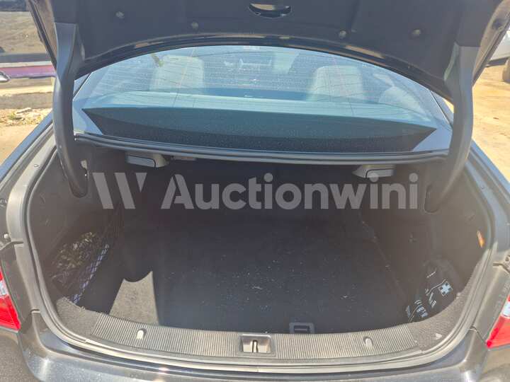Mercedes Benz E Class 2011 — 16