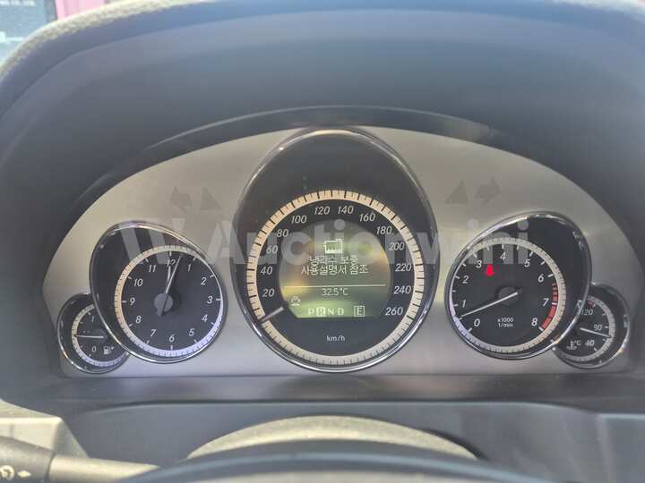 Mercedes Benz E Class 2011 — 18