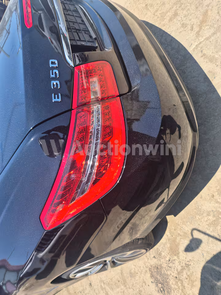 Mercedes Benz E Class 2011 — 31