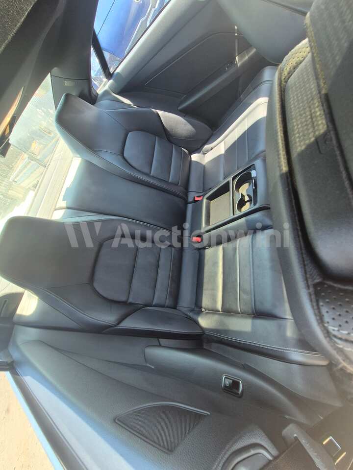 Mercedes Benz E Class 2011 — 36