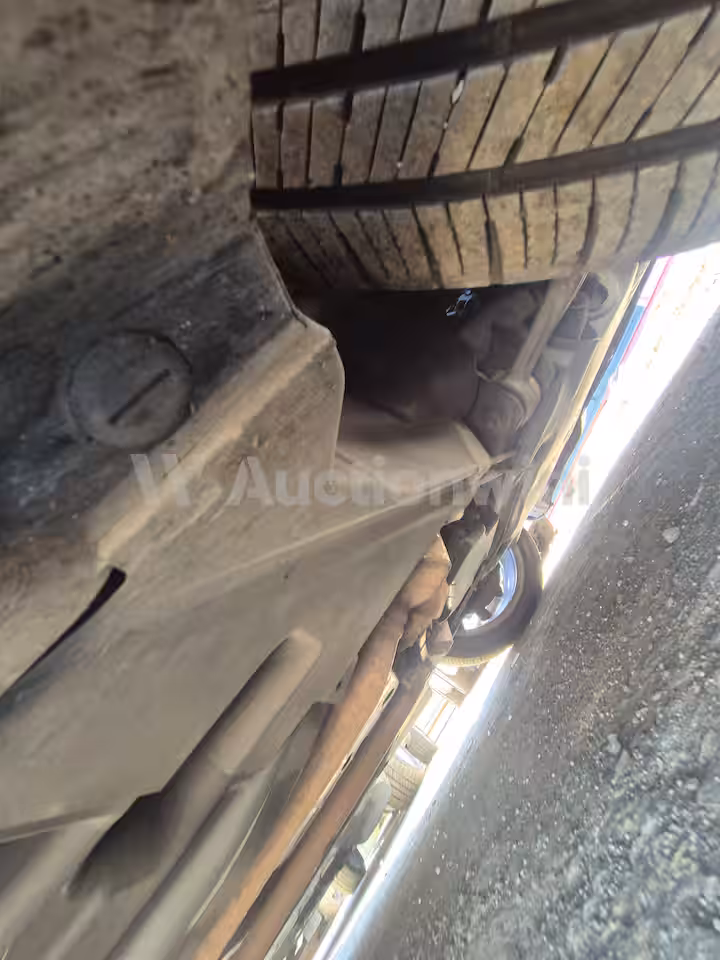 Mercedes Benz E Class 2011 — 37
