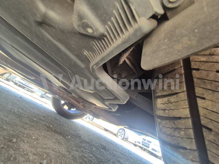 Mercedes Benz E Class 2011 — 39