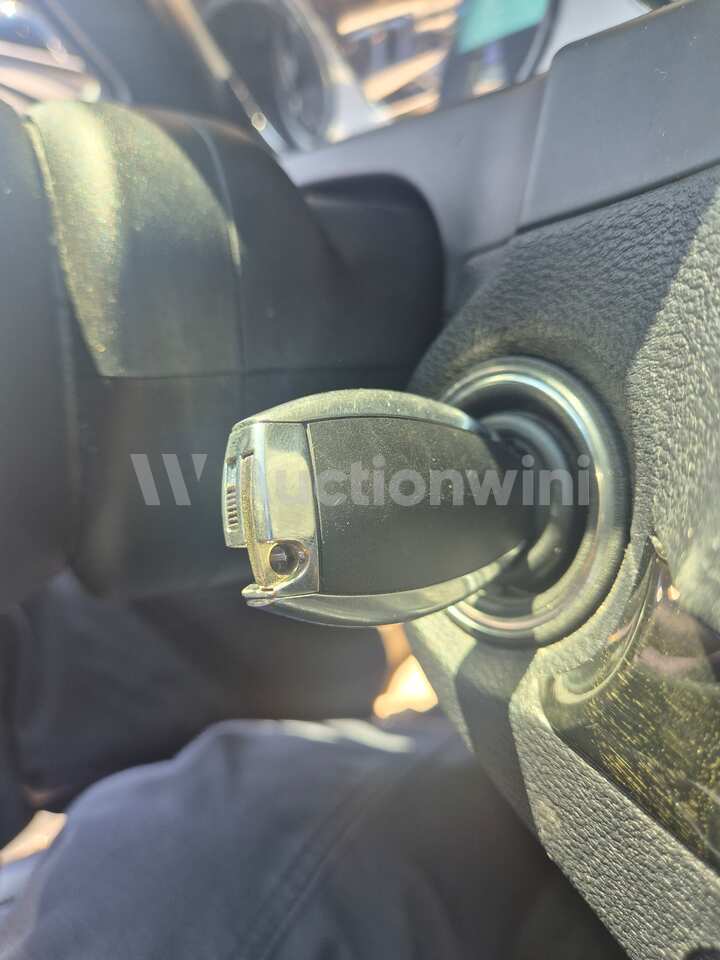 Mercedes Benz E Class 2011 — 41