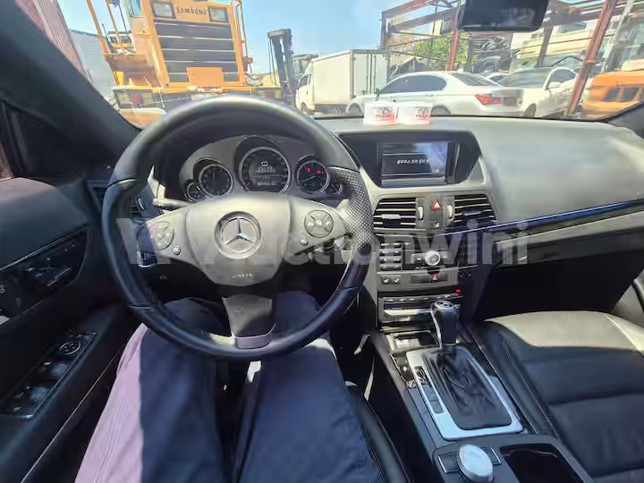 Mercedes Benz E Class 2011 — 10