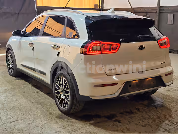 Kia Niro Hybrid 2017 — 3