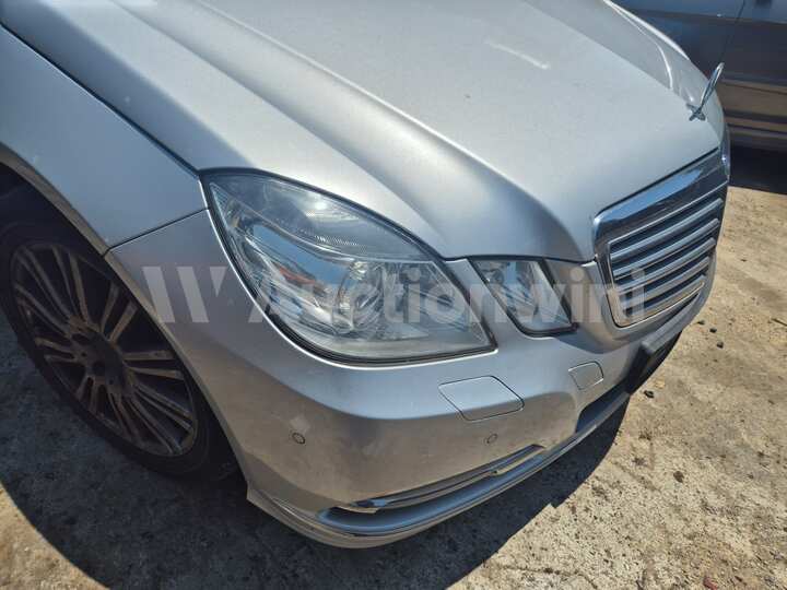 Mercedes Benz E Class 2011 — 17