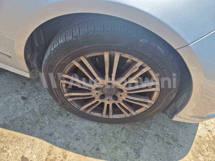 Mercedes Benz E Class 2011 — 18