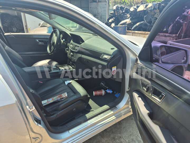 Mercedes Benz E Class 2011 — 19