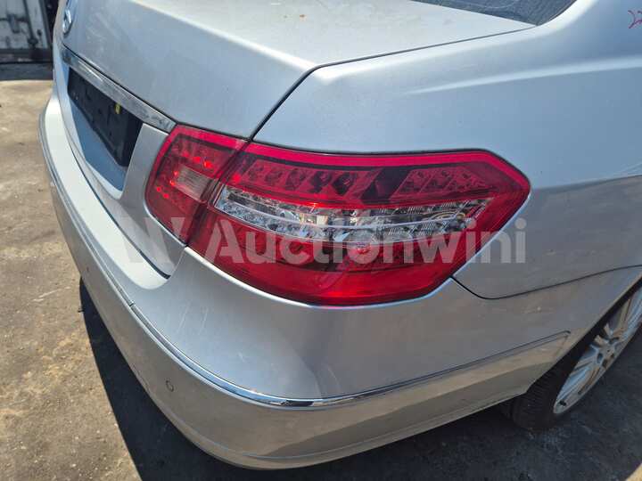 Mercedes Benz E Class 2011 — 23