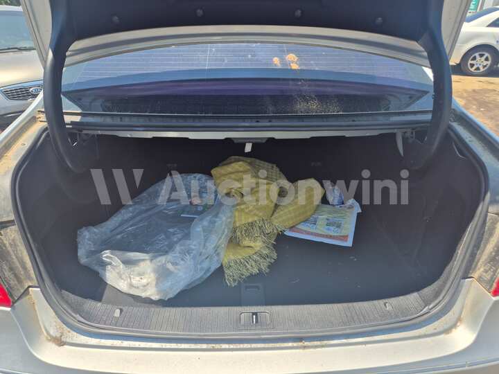 Mercedes Benz E Class 2011 — 24
