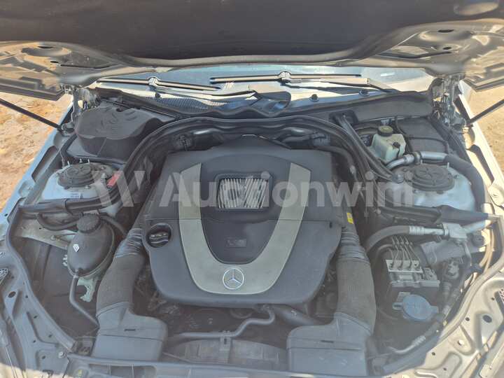 Mercedes Benz E Class 2011 — 26