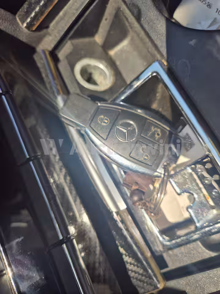 Mercedes Benz E Class 2011 — 29
