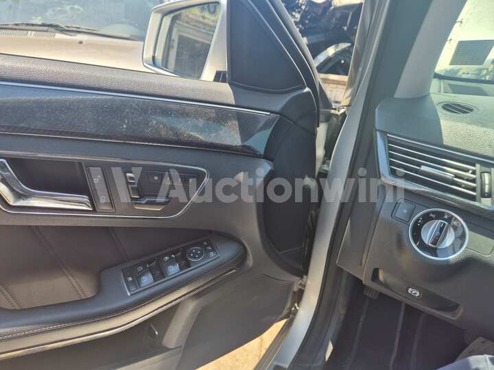 Mercedes Benz E Class 2011 — 31
