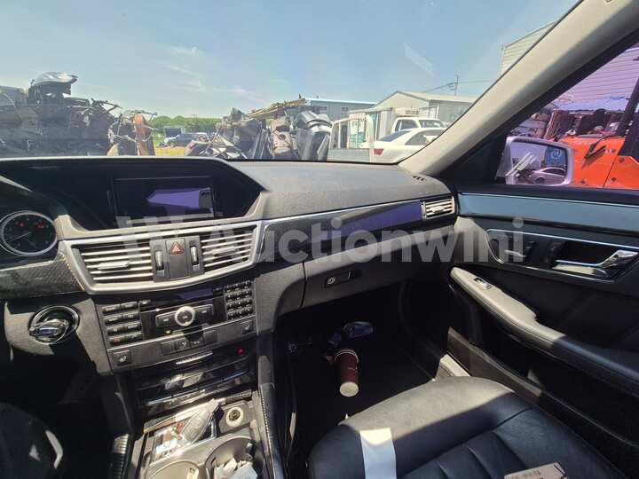 Mercedes Benz E Class 2011 — 35
