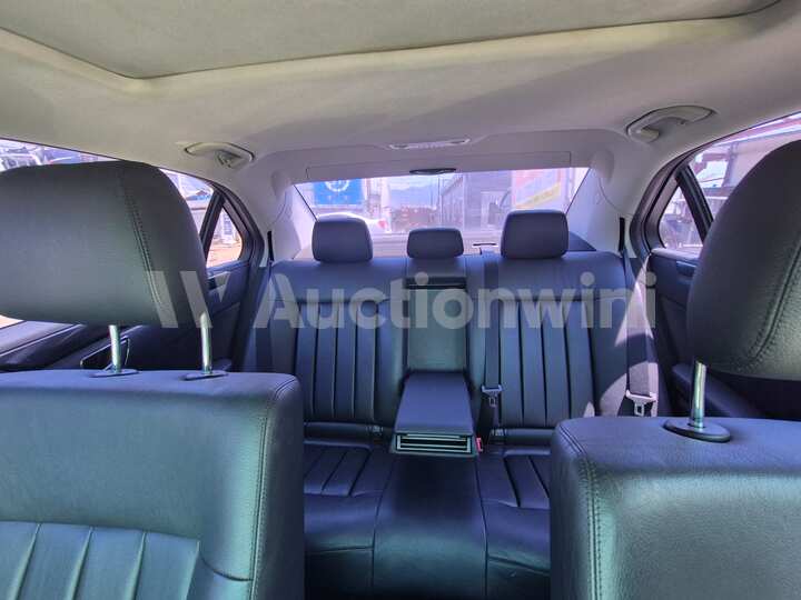 Mercedes Benz E Class 2011 — 36