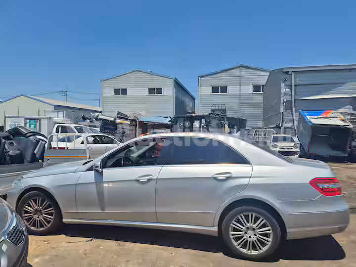 Mercedes Benz E Class 2011 — 7