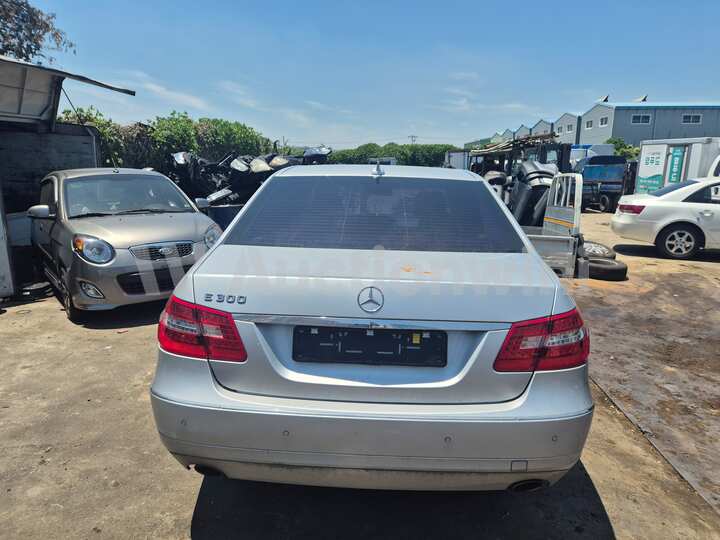 Mercedes Benz E Class 2011 — 8