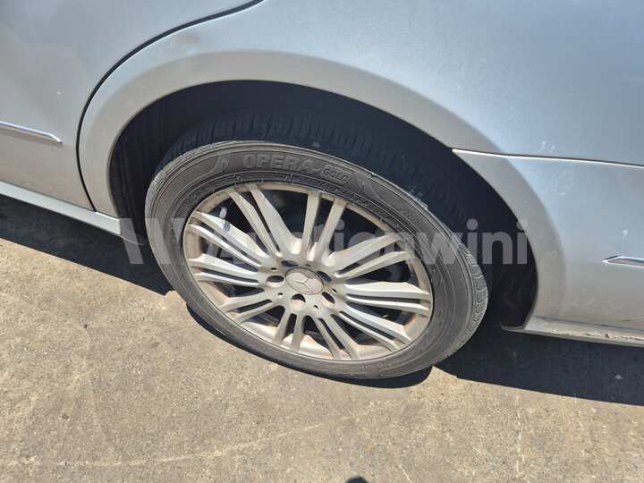Mercedes Benz E Class 2011 — 10