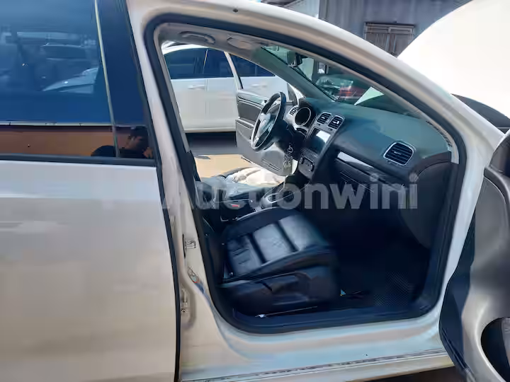 Volkswagen Golf 2013 — 28