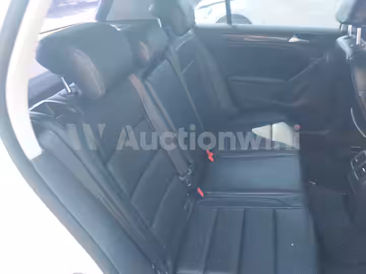 Volkswagen Golf 2013 — 32