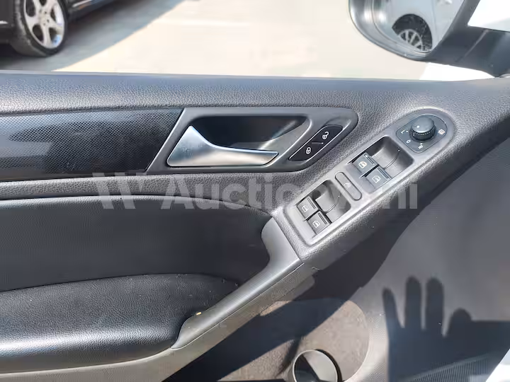 Volkswagen Golf 2013 — 40
