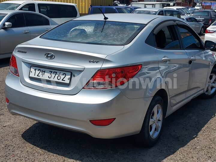 Hyundai Accent 2012 — 5