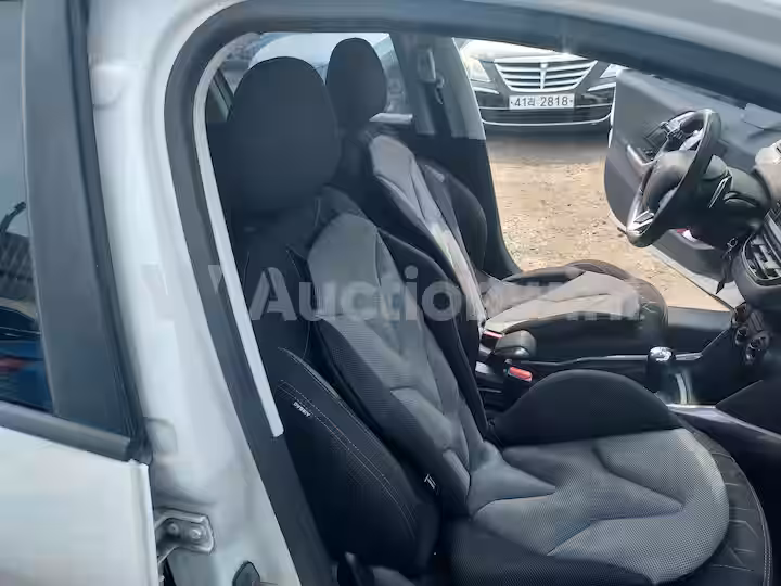 Peugeot 2008 2016 — 31