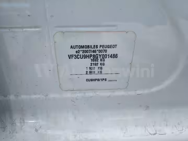 Peugeot 2008 2016 — 32