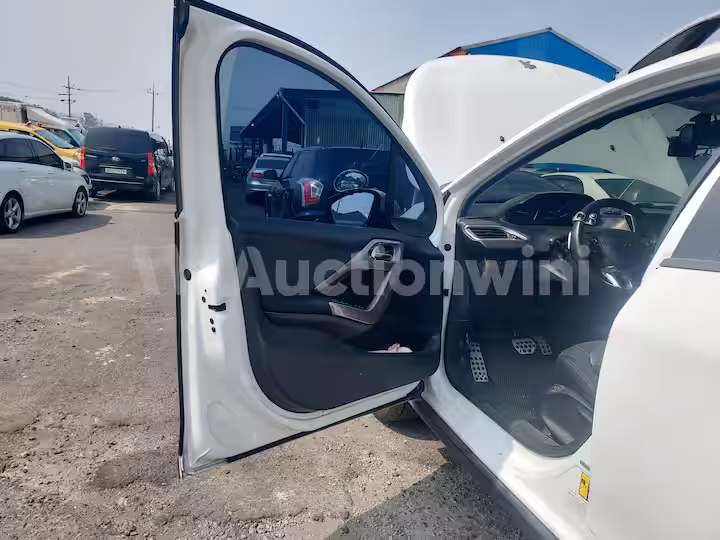 Peugeot 2008 2016 — 41