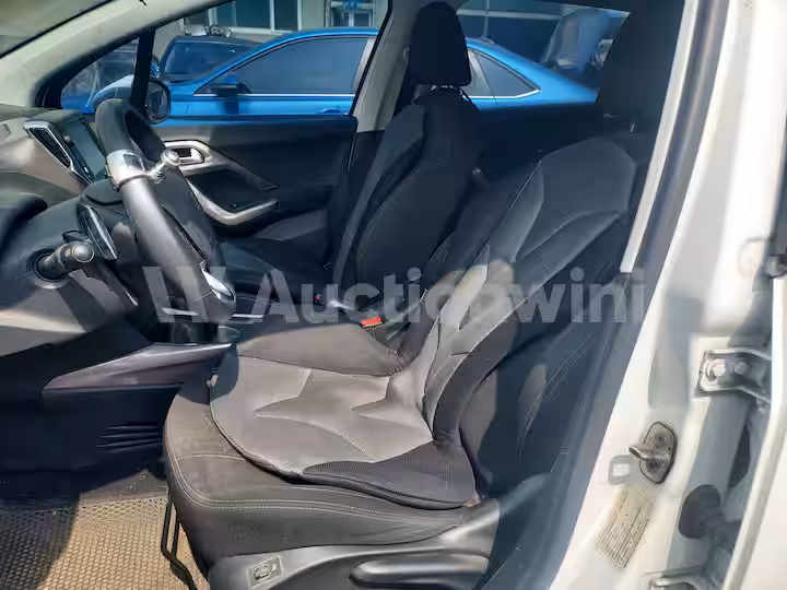 Peugeot 2008 2016 — 43