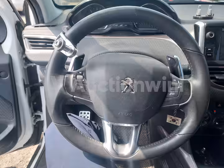 Peugeot 2008 2016 — 48