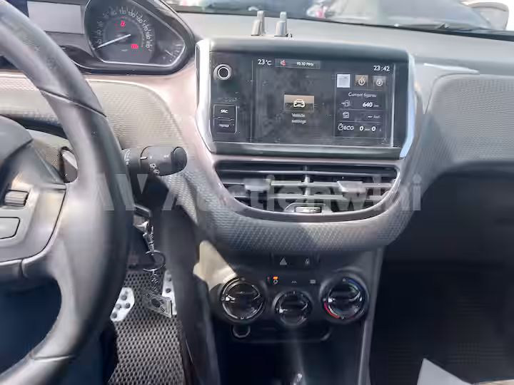 Peugeot 2008 2016 — 50