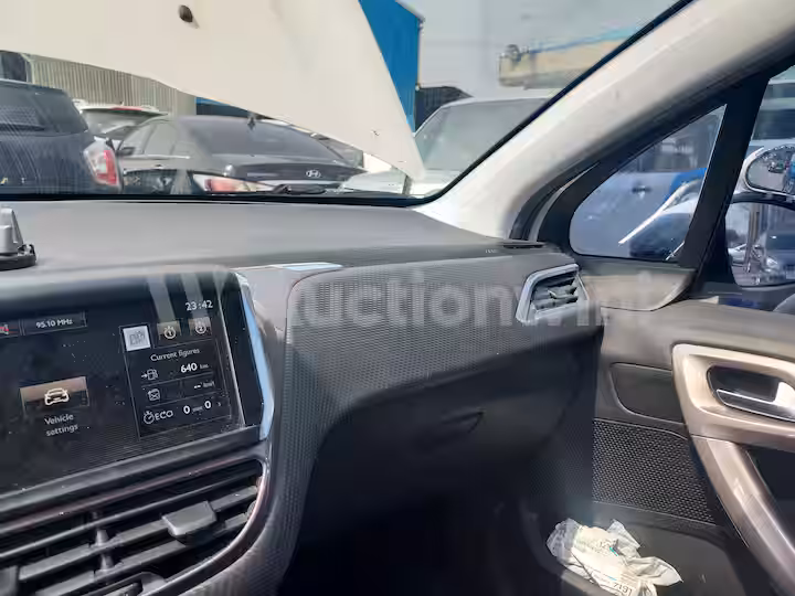 Peugeot 2008 2016 — 52