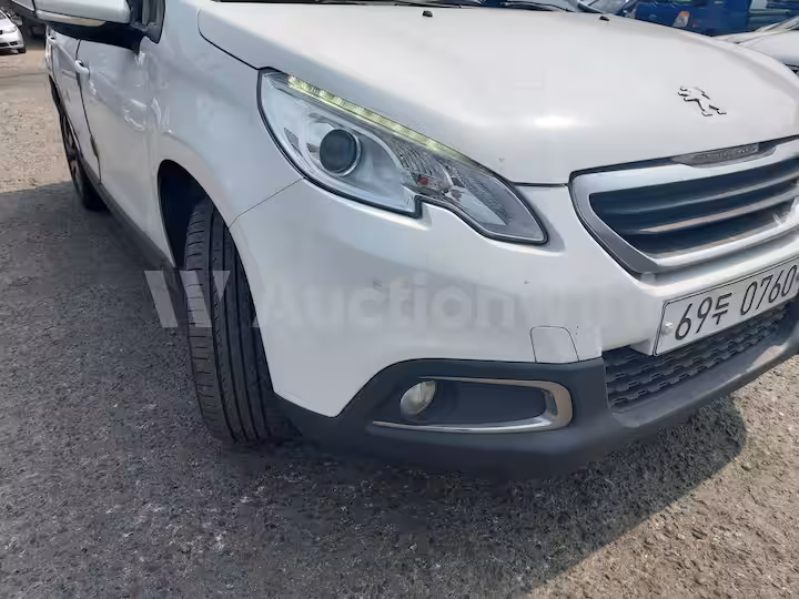 Peugeot 2008 2016 — 8