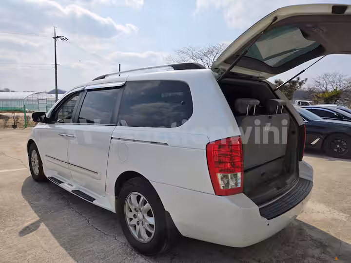 Kia Grand Carnival 2012 — 3