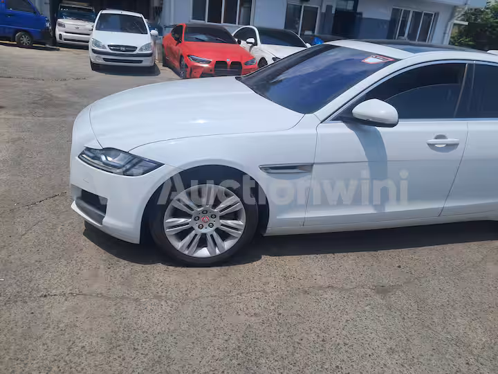 Jaguar XF 2017 — 2