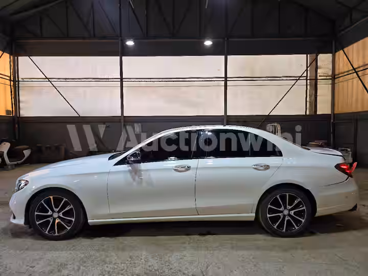 Mercedes Benz E Class W213 2017 — 2