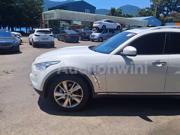 2014 Infiniti QX70 — 2
