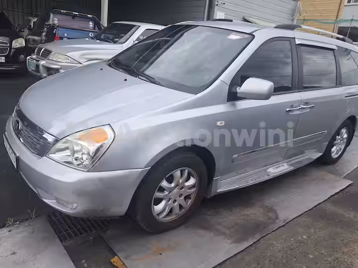 Kia Grand Carnival 2010 — 2