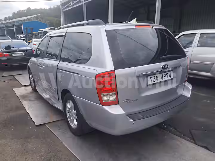 Kia Grand Carnival 2010 — 3