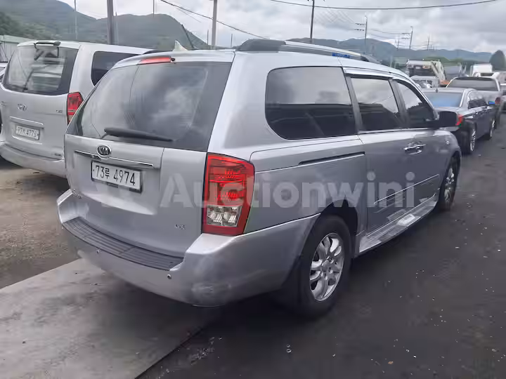 Kia Grand Carnival 2010 — 5