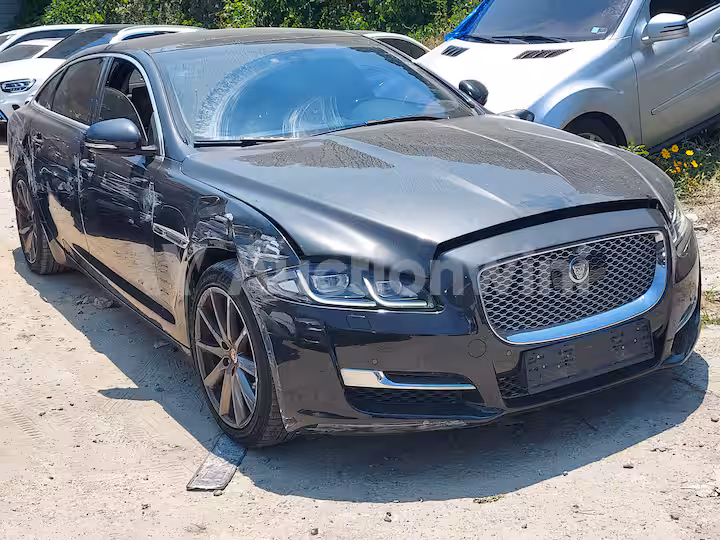 2016 Jaguar XJ 3.0D — 5