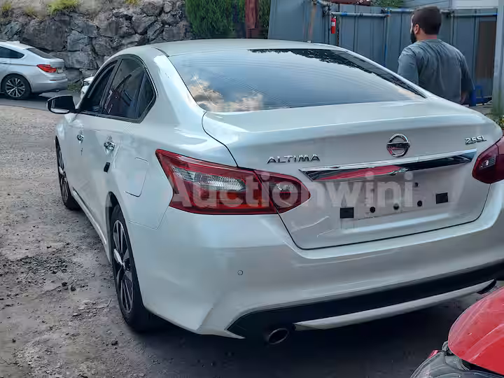 2018 Nissan Altima — 3