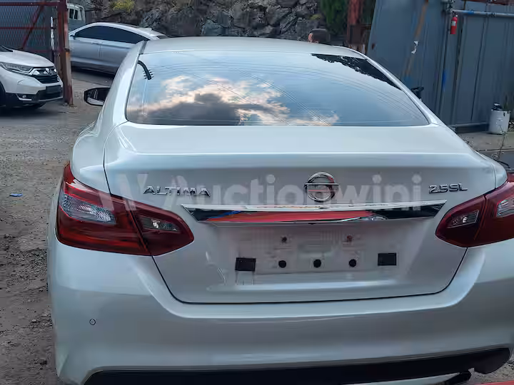 2018 Nissan Altima — 4